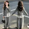 Moderna colección 2026 de ropa para niñas estilo urbano: el popular conjunto de otoño de este año con un sofisticado cárdigan suéter de estilo coreano