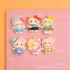 Lindo Dibujo Animado Gato Kt Resina Accesorios Pequeños Pegamento de Crema Joyería DIY Pasador Decoración para Funda de Teléfono Parche Colgante