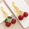 1 Pieza Llavero Brillante Rojo/Rosa con Hoja y Cereza Llavero de Moda Amuletos para Bolsos Amuletos para Carteras para Mujeres Llaveros Regalo Especial para Ella