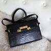 Bolsa Kelly de Couro Tendência Feminina Yangshulin Versátil Bolsa Mensageiro Bolsa de Ombro Moda Feminina Crossbody Luxo Leve