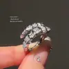 Anel de Bambu Personalizado Estilo Leve de Luxo com Zircônia em Formato de Cobra, Anel de Dedo Índice Elegante Criativo Simples Europeu e Americano, Joia para Mulheres