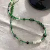 Es un Collar de Grava Verde Natural para Mujer, con un Diseño de Nicho, Cadena para Clavícula de Lujo Ligero de Alta Gama y una Cadena para el Cuello Versátil para el Día a Día