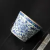 Xícara Mestra com Padrão de Lótus Azul e Branco, Xícara de Cerâmica Pintada à Mão de Jingdezhen para Degustação de Chá, Recipiente de Chá Único para Conjunto de Chá Kung Fu