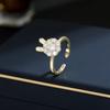 Conjunto de joyas con diseño de nicho, pendientes de conejo giratorios de alta gama con un toque de vida y un anillo de un año, de temperamento fresco y dulce.