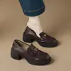 Primeiro Encontro Coleção Feminina Sazonal 2026 Primavera e Outono Novos Mocassins Slip-On com Salto Grosso, Confortáveis e Fáceis de Usar