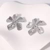 Pendientes de flores exageradas con personalidad de moda europea y americana, pendientes de acero inoxidable chapados en oro de 18 quilates con viento frío de alta sensación para mujer