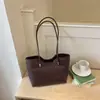 Nova bolsa tote de ombro feminina tecida em couro, de grande capacidade, cor sólida, versátil e moderna para o dia a dia