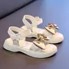 Sandálias Novas de Verão 2025 para Meninas Versátil Moda Casual Sapatos de Princesa para Crianças Maiores com Laço Calçados de Praia para Estudantes