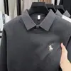 Suéter Base Masculino Outono/Inverno Novo com Logo de Cavalo Bordado, Forrado com Fleece, Espesso e Quente, com Gola de Camada Dupla