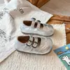 Sapatos de couro pequenos estilo britânico 2026 Primavera/Outono Nova Versão Coreana Sapatos Princesa Vazados para Meninas Sola Macia Sapatos de Um Sola para Combinar com Saias