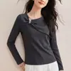 Otoño 2026 Nueva Moda Elegante y con Estilo Camisa Básica con Diseño Asimétrico Retorcido en Gris Oscuro Ajuste Delgado Manga Larga