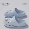 Charms de Desenho Animado em EVA Crocs Feminino 2026 Verão Novo Interior Antiderrapante Exterior Respirável Sensação Macia Sandálias Masculino