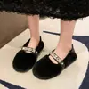 Colección otoño e invierno 2026: Zapatos planos de mujer sin cordones, con un diseño mullido en forma de frijol, con una cálida construcción de algodón forrada de felpa y suela gruesa.