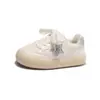 Zapatillas Deportivas Infantiles 2026 Otoño Nuevo Estilo Zapatos Blancos con Estrellas para Niñas Elegantes Suela Suave Antideslizantes Casuales Zapatos de Tabla