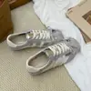 Otoño 2026 Nuevo Corbata de Lazo para el Trabajo Zapatos de Entrenamiento Alemanes Moda Femenina Versátil Ligero Transpirable Aumentador de Altura Zapatos Deportivos Casuales