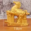 Ornamentação de Cavalo de Guerra de Latão Vintage que Pisa em Dinheiro Novo 2026 Cavalo do Zodíaco Casa Sala de Estar Escritório Ano do Cavalo Decoração de Mesa