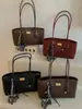2026 Bolsas Retro Merade de Otoño Nuevo Moda Femenina Bolso de Hombro Único para el Trabajo Bolso de Mano Baguette