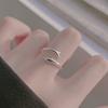 Anillo liso de diseño nicho femenino de personalidad de moda 2023 nuevo anillo de dedo moderno y genial anillo de novia lujo ligero