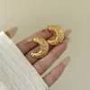 Pendientes de Estilo Retro, Elegante Diseño de Nicho con Patrones de Palacio Huecos, Superficie Lisa, Pinzas para Oreja de Personalidad Simples y Elegantes para Mujeres