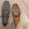 Primeiro Encontro: Sapatilhas rasas estilo coreano com malha de strass e laço de borboleta para mulheres, primavera/verão, com sola plana, sapatos Mary Jane de bico quadrado com detalhes vazados