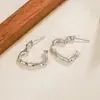 Pendientes de aro lisos estilo minimalista, diseño de nicho, tachuelas irregulares en forma de corazón dulces y geniales para niñas, simples y versátiles para el uso diario, únicos