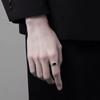 Nuevo Anillo Chapado en Plata para Hombre Lujo Ligero Nicho Sentido de Alta Gama Exquisito Viento Frío Esmalte Goteante Joyería Anillo Abierto para Hombre