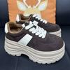 Aumento de Altura ~ Otoño/Invierno 2025 Nuevo Estilo Zapatos Casuales para Personas Bajas Suela Gruesa de 8 cm Moda Casual para Mujer Zapatos de Plataforma de Gamuza para Entrenamiento