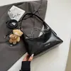 Bolso cruzado de axila minimalista suave color marrón de moda para este año, para el trabajo y los desplazamientos, nuevo estilo 2025, bolso pequeño versátil y a la moda