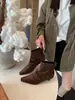 Botines Cortos de Moda 2026 Otoño/Invierno, Estilo Europeo y Americano, Punta Cuadrada, Tacón de Aguja, Diseño de Ante Fruncido