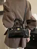 Bolsa transversal de ombro único casual fashion elegante de cor sólida simples nova para 2026, bolsa de mão simples popular e bolsa de axila