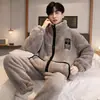 Pijama de coral para hombre, nueva colección de invierno 2026, con cremallera, franela engrosada, elegante conjunto de ropa de estar para adolescentes