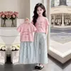Novo Conjunto de Duas Peças Casual de Verão Fino com Manga Curta, Calça de Perna Larga com Estampa Xadrez de Personalidade, Estilo Coreano para Crianças Maiores