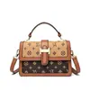 Bolsa Quadrada Pequena de Luxo Leve de Alta Qualidade para Mulheres 2026 Nova Bolsa Transversal com Monograma Vintage Fashionável Versátil Bolsa de Ombro para Mulheres