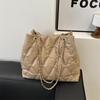 Bolso Cubo de Alta Calidad Transfronterizo de Gran Capacidad Nuevo 2024 Moda Acolchado Bolso de Mano Bolso Cruzado con Cadena