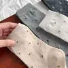 Calcetines holgados de otoño e invierno, amigables con la piel y cómodos, calcetines de media pantorrilla con estampado floral pequeño para mujer, calcetines largos versátiles estilo Ins, calcetines de algodón peinado para mujer