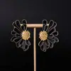 Pendientes Florales Simétricos Vintage, Pendientes Retro Estilo Corte Lujo Ligero Desgastados, Colgantes de Oreja Artísticos de Gama Alta con Incrustaciones de Diamantes Margarita Dulce
