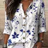 Camisa de gola V estampada em azul e branco, estilo europeu e americano, com mangas de três quartos, top vintage para férias, atacado de vestuário feminino para comércio exterior, 2026