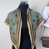 Pañuelo Triangular de Seda para Mujer, Nuevo Estilo Primavera y Verano, Pañuelo de Seda Estampado Retro, Chal Versátil, Pañuelo de Protección Solar, Moderno y Elegante