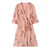 7721-26 Vestido de Amarrar com Manga 7/8, Decote V, Barra Franzida, Estampa Floral Estilo Francês da Primavera