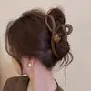 Presilha de cabelo marrom estilo francês para mulheres, moderna e versátil, com toque de luxo, presilha de tubarão, novo modelo 2026, acessório de cabelo tipo garra Maillard