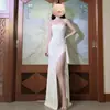 Vestido assimétrico slim fit para mulheres, acinturado, modelador, luxo leve, estilo nicho, vestido longo amarelo sem alças com fenda para o verão