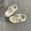 Zapatos de Entrenamiento Moral para Estudiantes, Zapatos de Pan con Suela Gruesa para Mujer, Nuevos Populares de Primavera 2026, Casual Versátil, Deportivos Blancos de Suela Suave