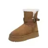 Botas de neve curtas cinzas femininas, novo modelo de inverno 2026, com sola grossa, que aumentam a altura, forradas com fleece, espessadas, de cano longo, sapatos quentes de algodão para neve