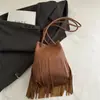 Bolsa Feminina 2025 Nova Primavera e Verão com Franjas Estilo Texturizado Portátil tipo Balde Bolsa de Ombro Estilo Western com Cordão para Fechar Bolsa para o Dia a Dia