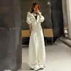 Conjunto Casual de Roupa Esportiva para Mulheres 2026 Outono Novo Estiloso Moletom com Capuz Soltinho Emagrecedor Calça de Cintura Alta Conjunto de Duas Peças Tendência