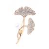 Broche de alta calidad para mujer, pin de perla con hoja de ginkgo, hebilla fija para ropa anti-luz, hebilla para pañuelo de seda, Nueva Marea 2022