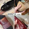 Zapatos Pequeños de Piel 2026 Nuevo Estilo Primavera y Otoño Retro Moño Punta Redonda Sin Cordones Planos Boca Baja Zapatos Mary Jane para Mujer