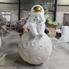 Escultura de vidrio y acero de gran tamaño para interiores y exteriores, escultura de astronauta de dibujos animados, escultura de paisaje, adornos para centros comerciales