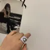 Anel Vintage de Metal Vazado Escovado Anel de Dedo Indicador Elegante de Nicho Anel Completo de Diamante Estilo Old Money Exquisito para Mulheres