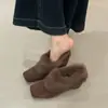 Sapatos Femininos Slip-On Retro de Camurça com Forro de Lã Aumentadores de Altura Interna, Novos Sapatos Peludos de Bico Quadrado Outono/Inverno 2025